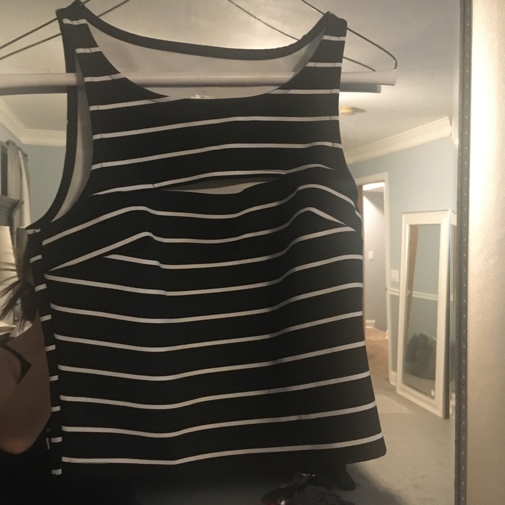 *3 for $35*  Navy blue stripped crop top